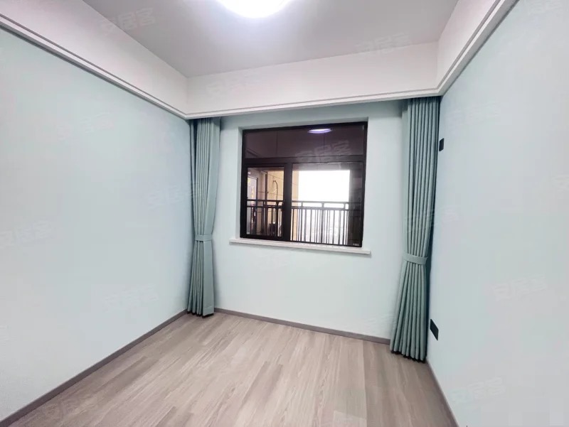 检漏，御湖世家，湖景房，电梯好楼层21楼，全新精装三房二，送车位，过户费只交契税5700