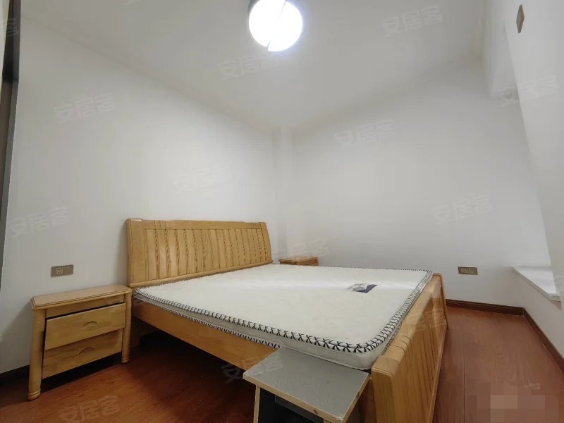 189，捡漏，房东亏本出售，和合国际，精装小三房，好楼层，老证，南北通透，配套成熟