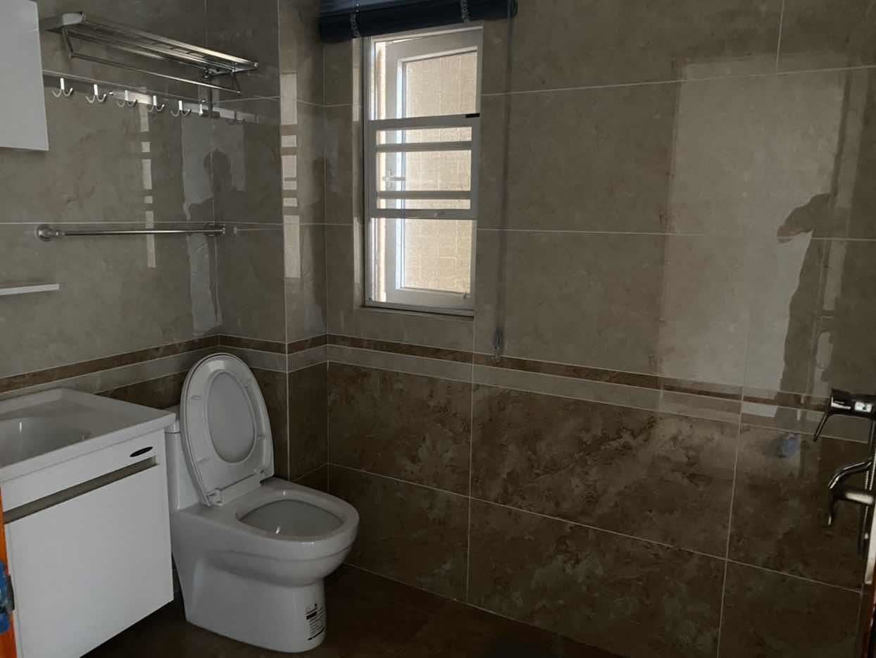 沔阳公馆精装三房两卫，小高层中间楼层，户型南北通透，拎包入住！