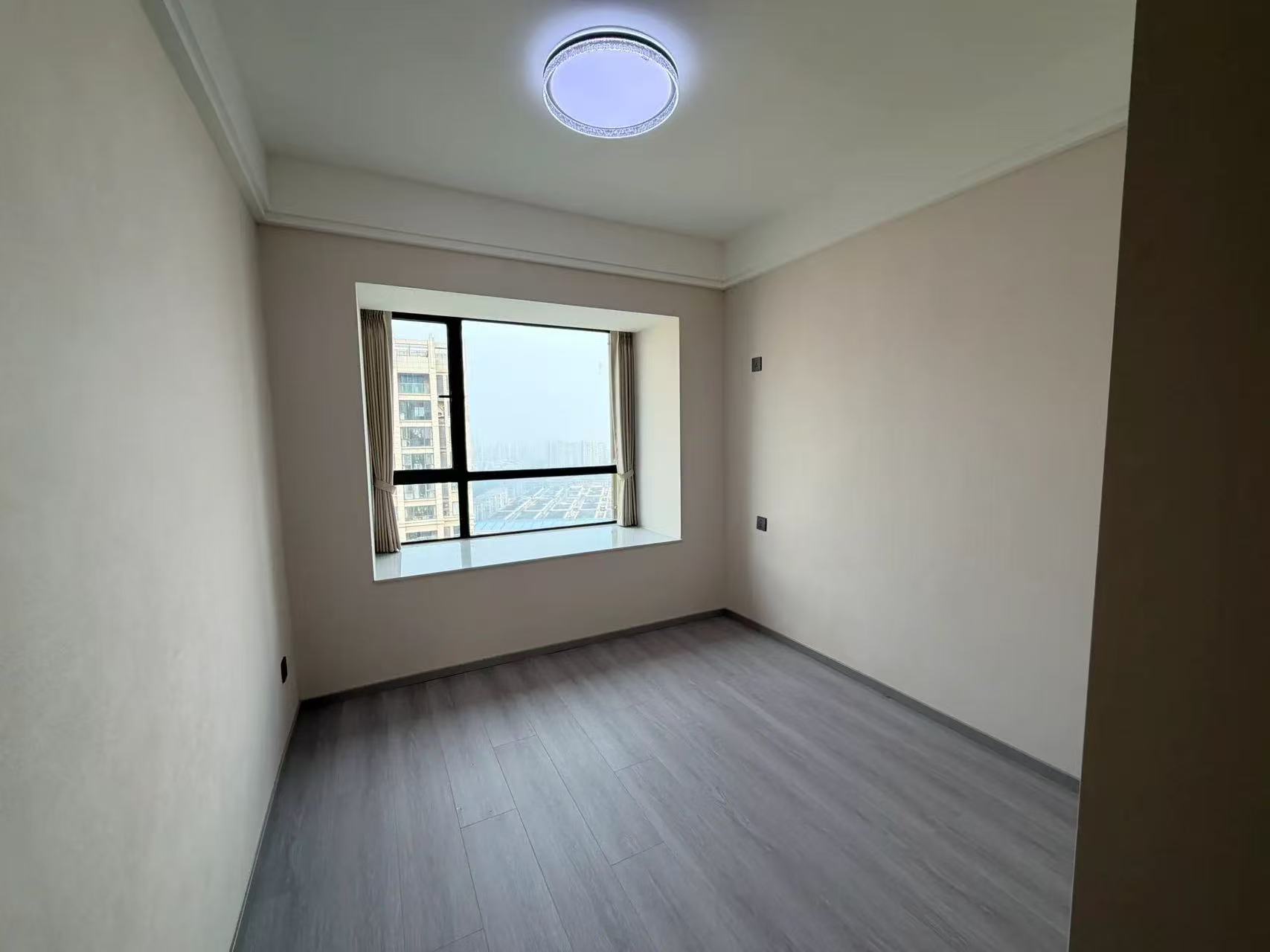 城南，御湖世家，湖景房，电梯好楼层，单价5600多，送车位证满二