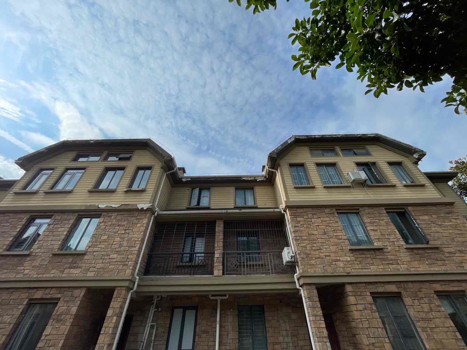 绿地华庭康城别墅204平5室6厅3卫南北通透豪装私家车位证满二年