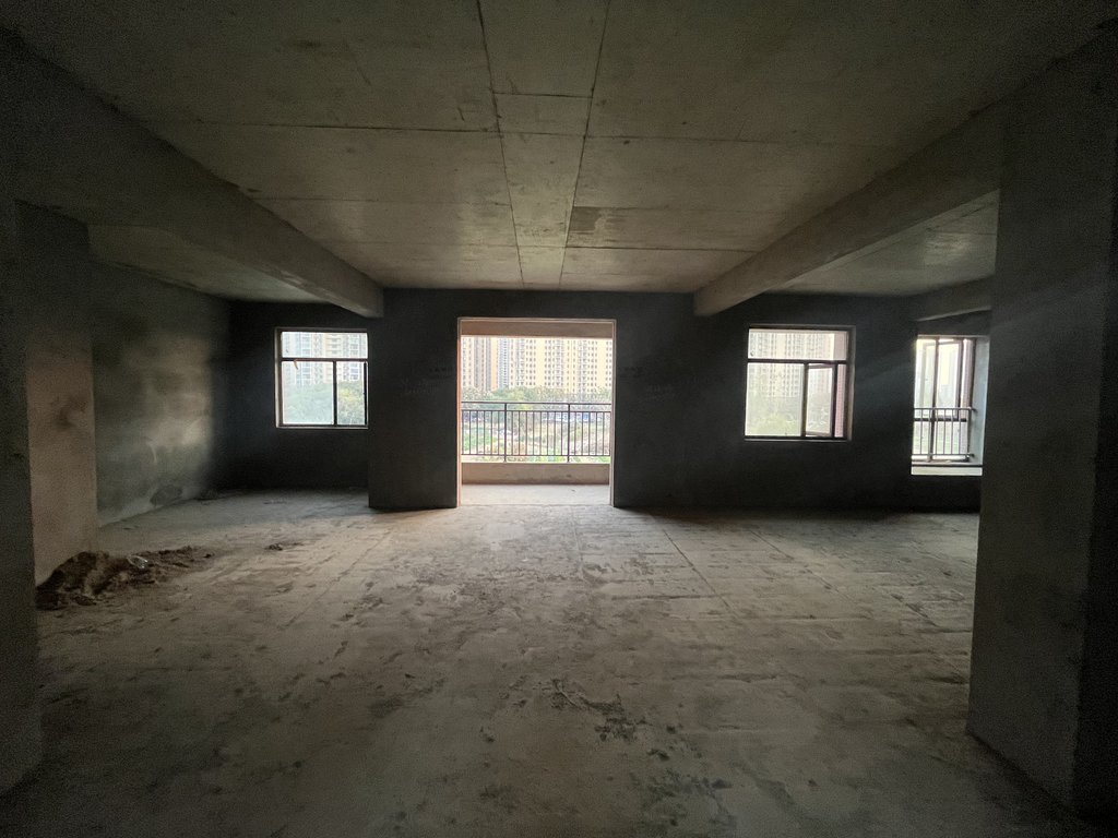 新城一号五期毛坯花园洋房