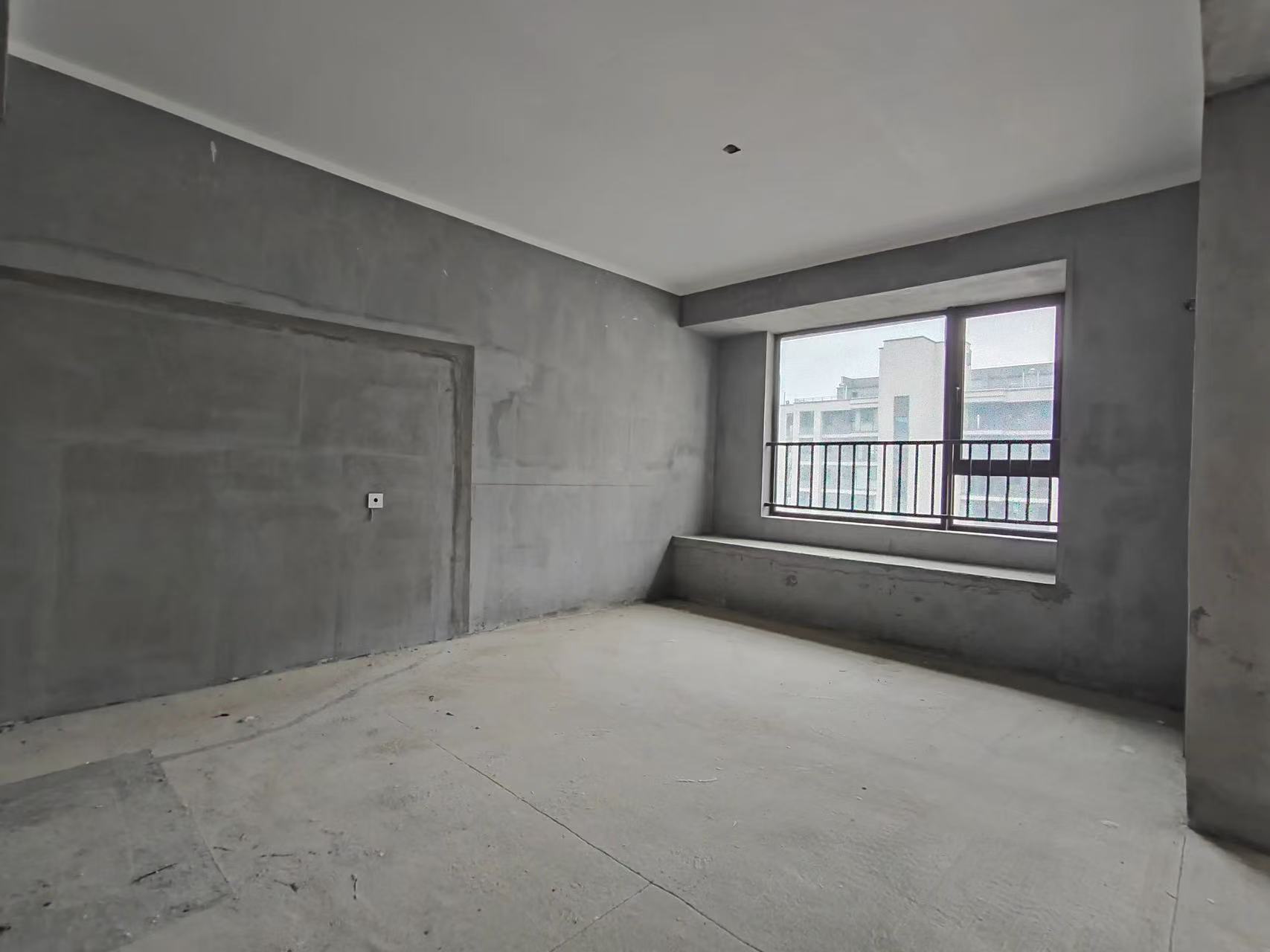 城南，吾悦广场，现房，电梯小高层，好楼层，毛坯四房，一梯一户，单价6382