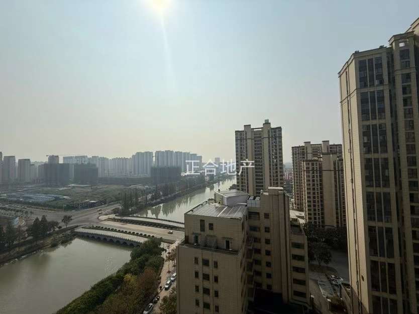 降价了，城南，蓝天新城，湖景房，大平层，单价6600不到，好的楼层，送2个地下车位，满二