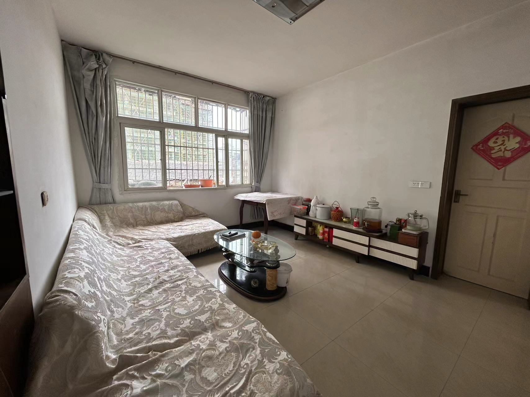 银鑫小区.小区有出场好停车.证件满二.看房方便