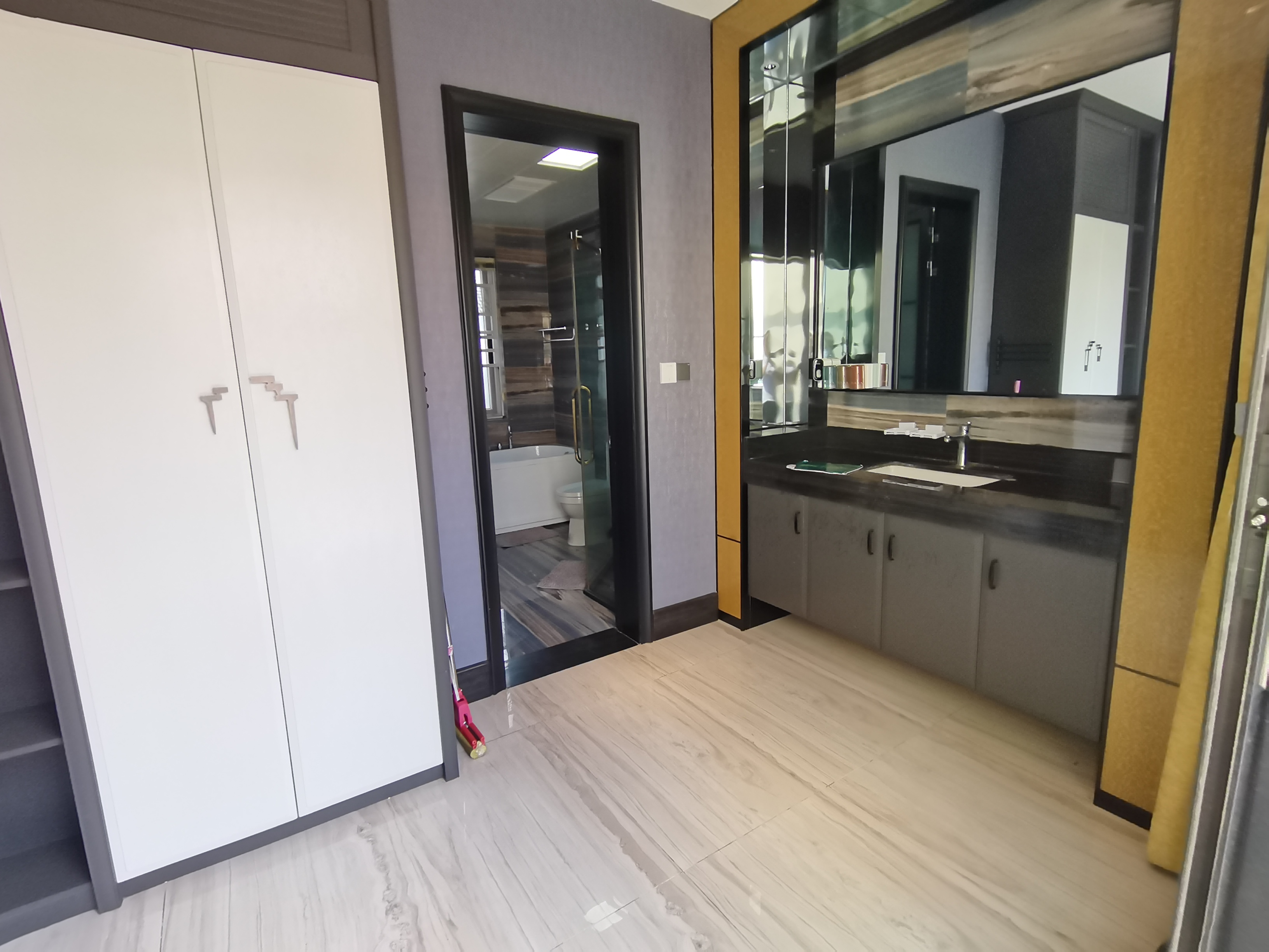 御江湾别墅.全屋品牌装修.光装修都花了90几个.房子带超大院子.看房有密码