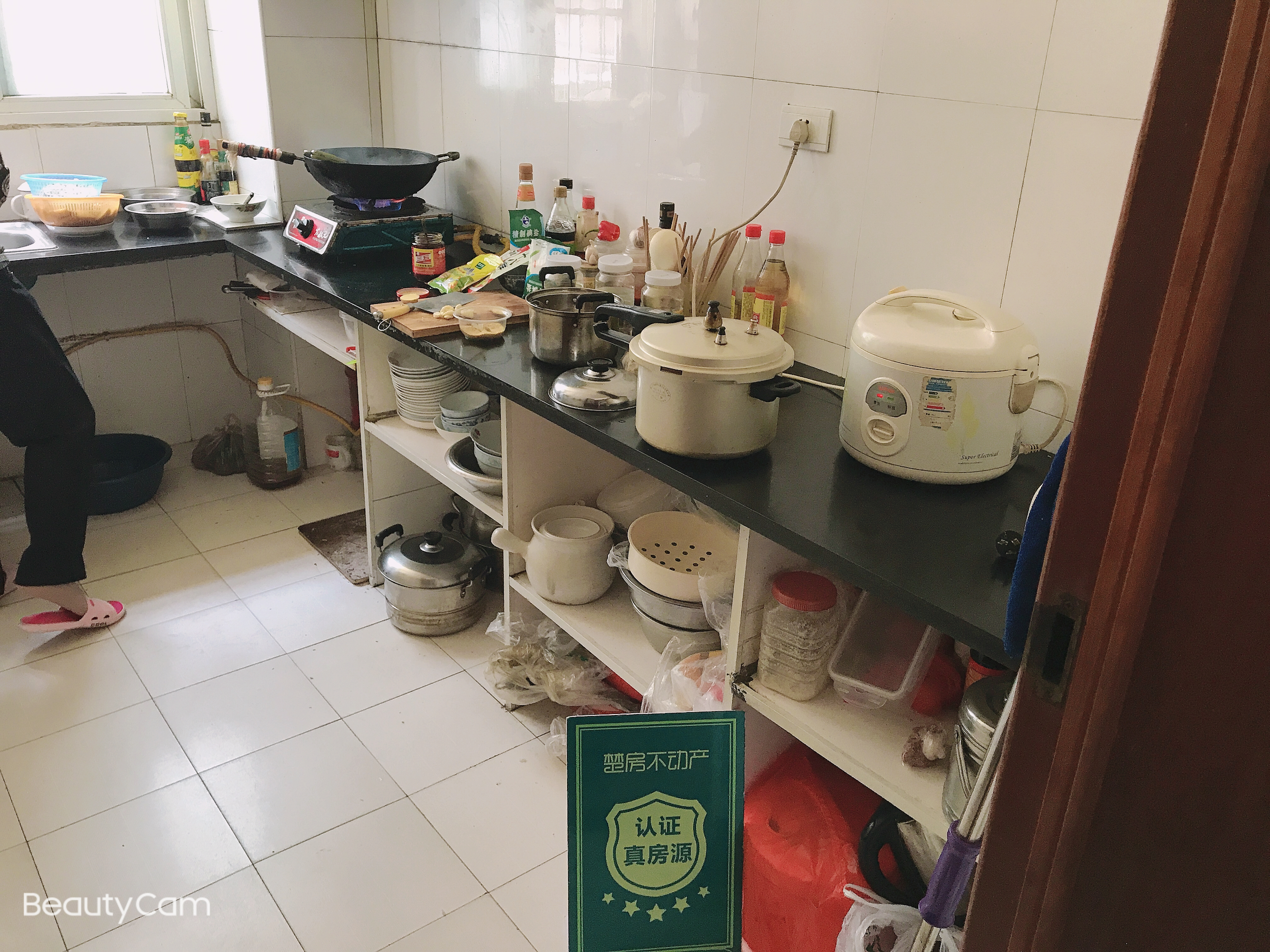 荆洪花园富迪三友旁仙桃中学附近装修大三房很好的楼层诚心出售