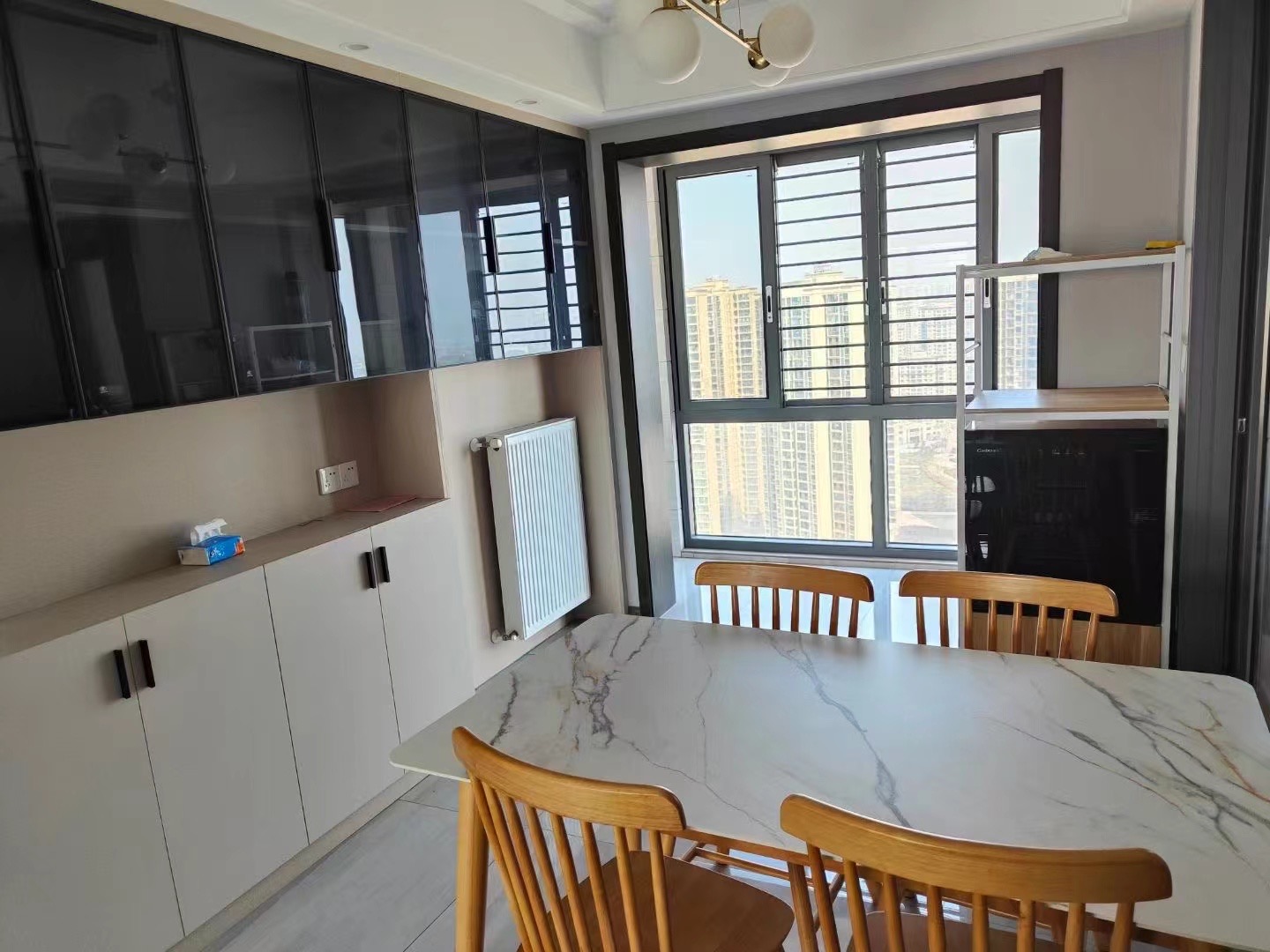 房东亏本出售，新二中对面，全屋暖气片，家具家电全送，证满二