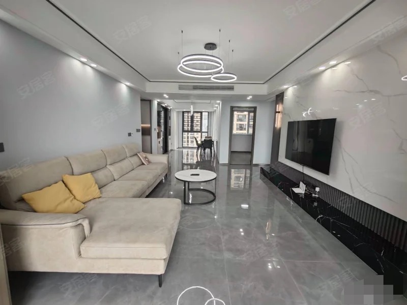 满庭春六期，9.9成新，中间楼层，精装三房两卫，南北双阳台，东边户，