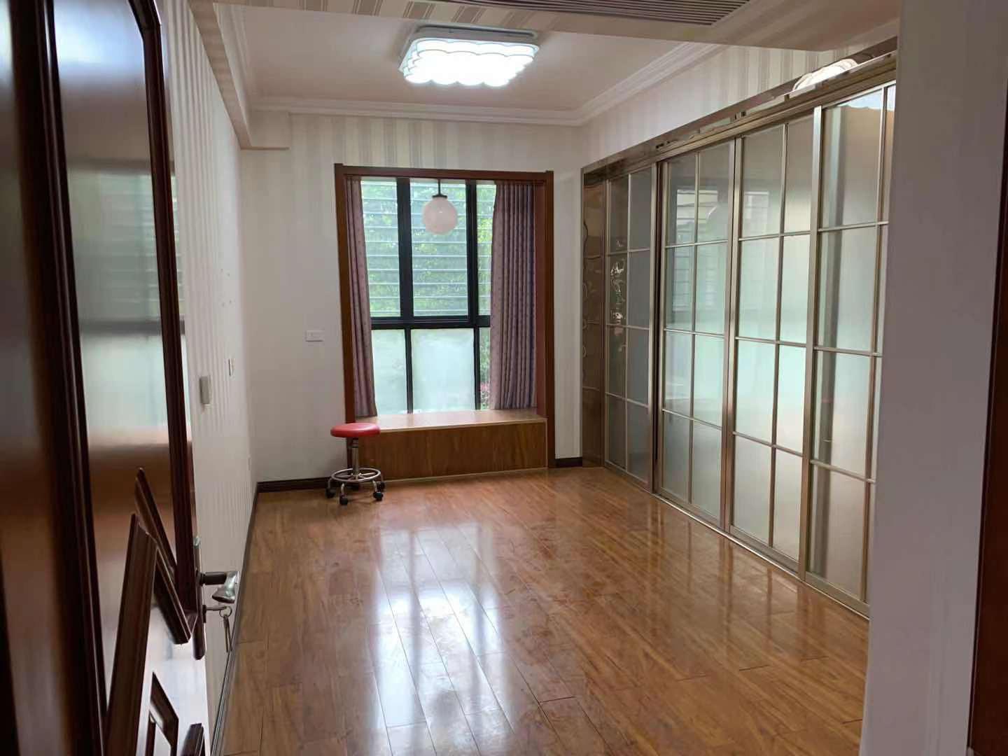 中央华府，仙桃 旁，设施齐全