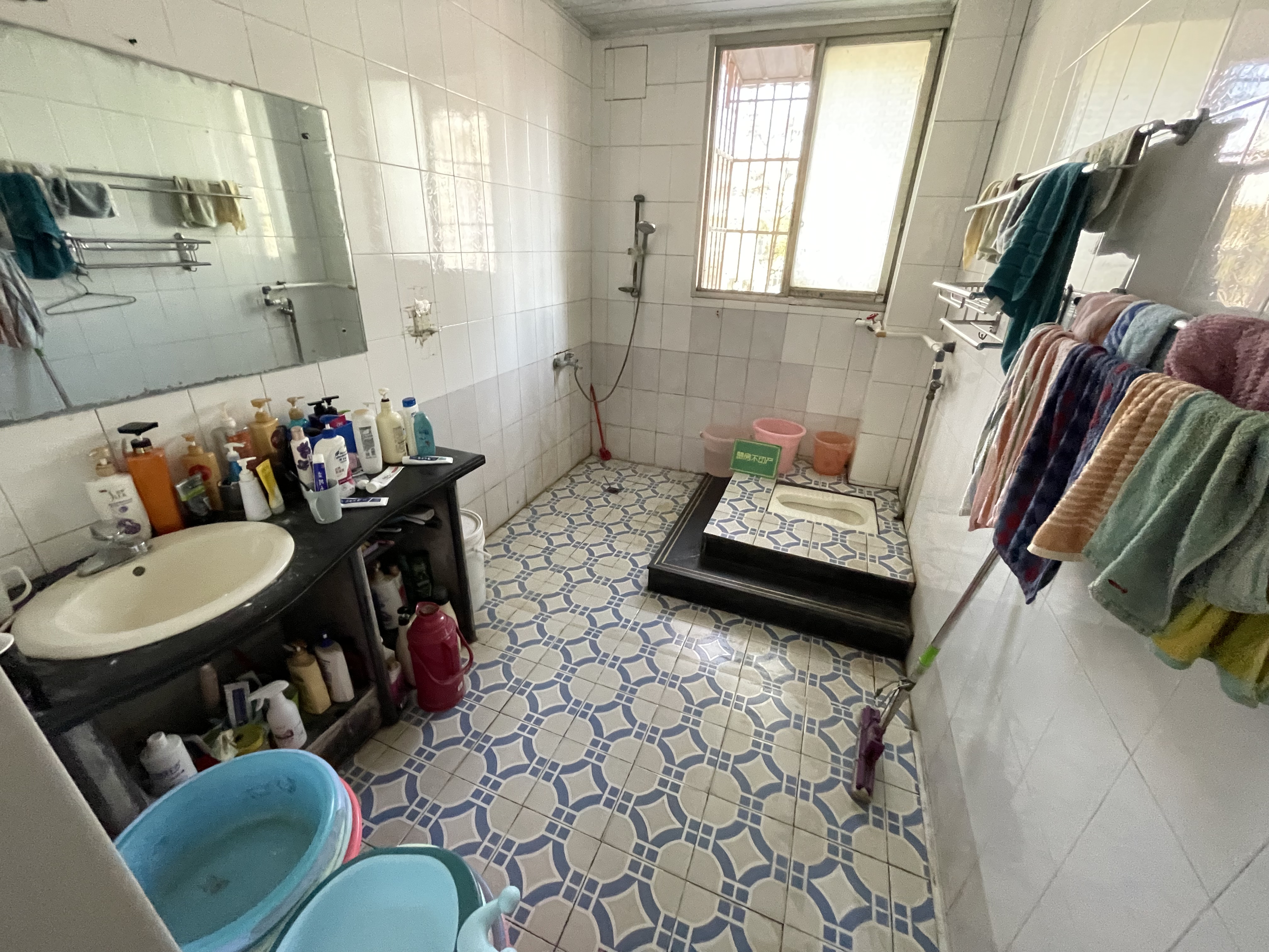 实验高中宿舍大四房沔州 旁边大阳台 陪读地段没话说