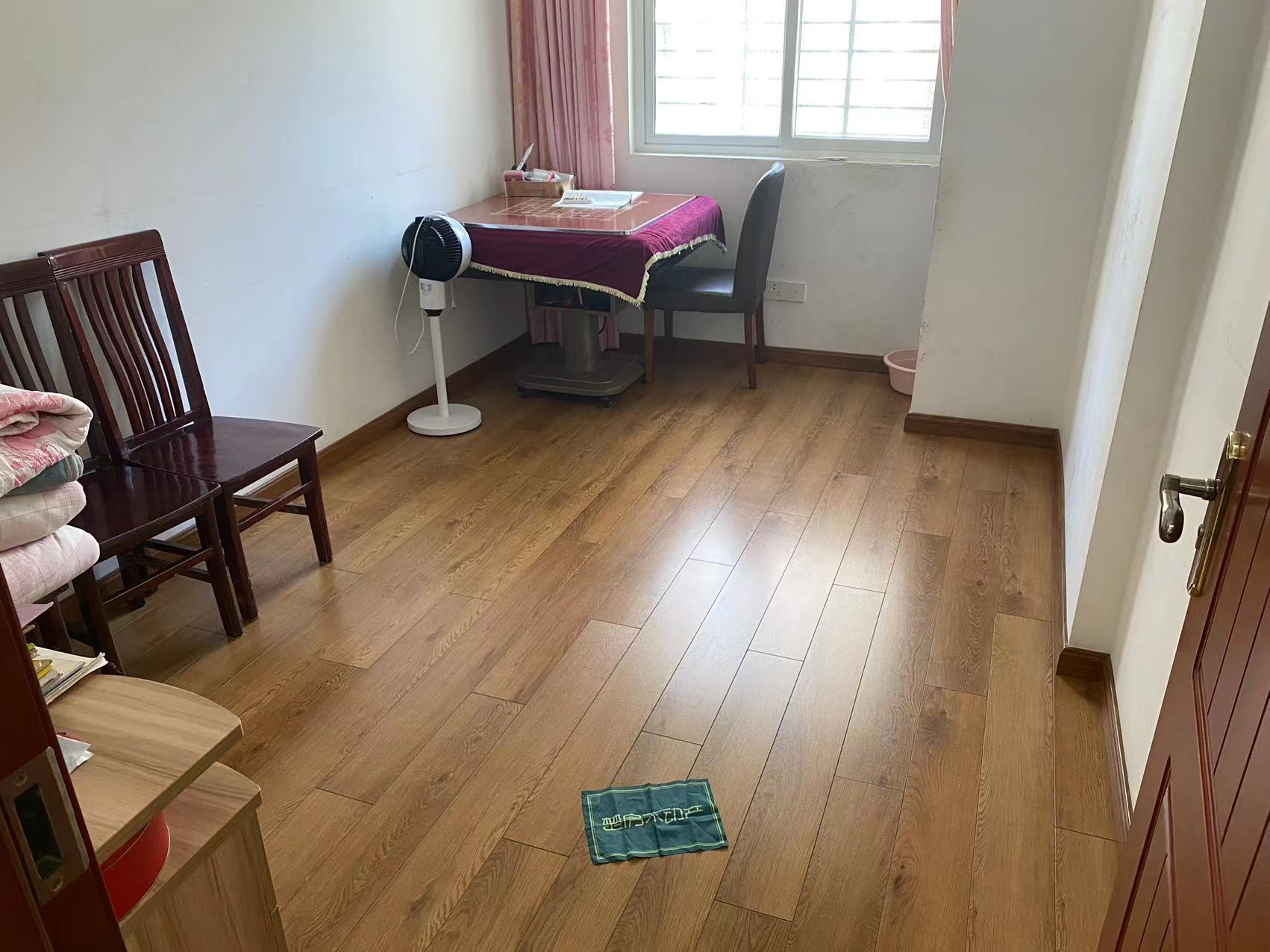 鸿昇现代城精装四房，中间好楼层采光好视野开阔南北通透业主人美心善