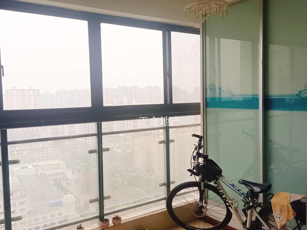 城南，福星城，精装二居室，电梯好楼层，证满二，诚心出售