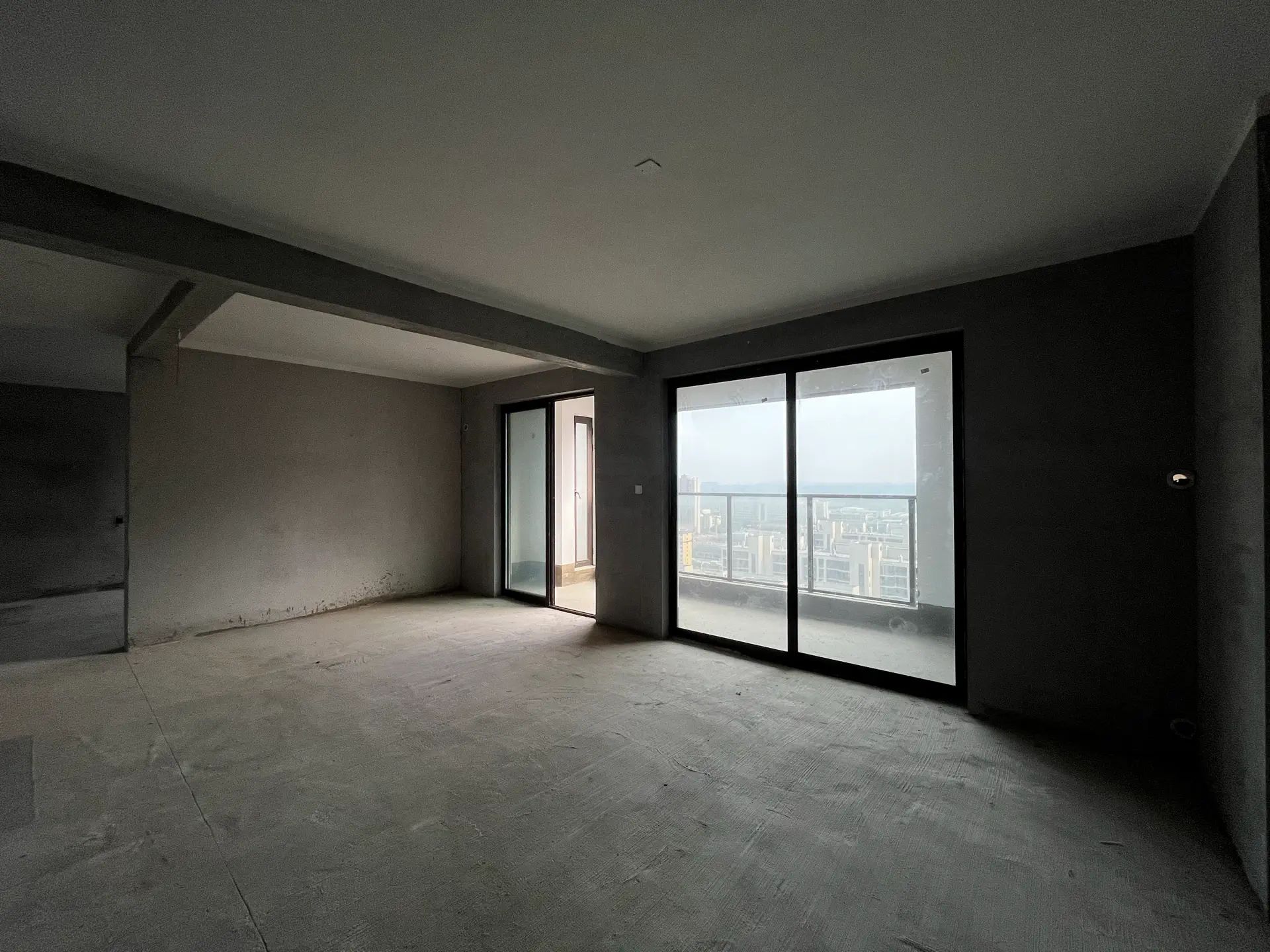 捡漏，吾悦广场，送车位的现房，好楼层，诚心出售