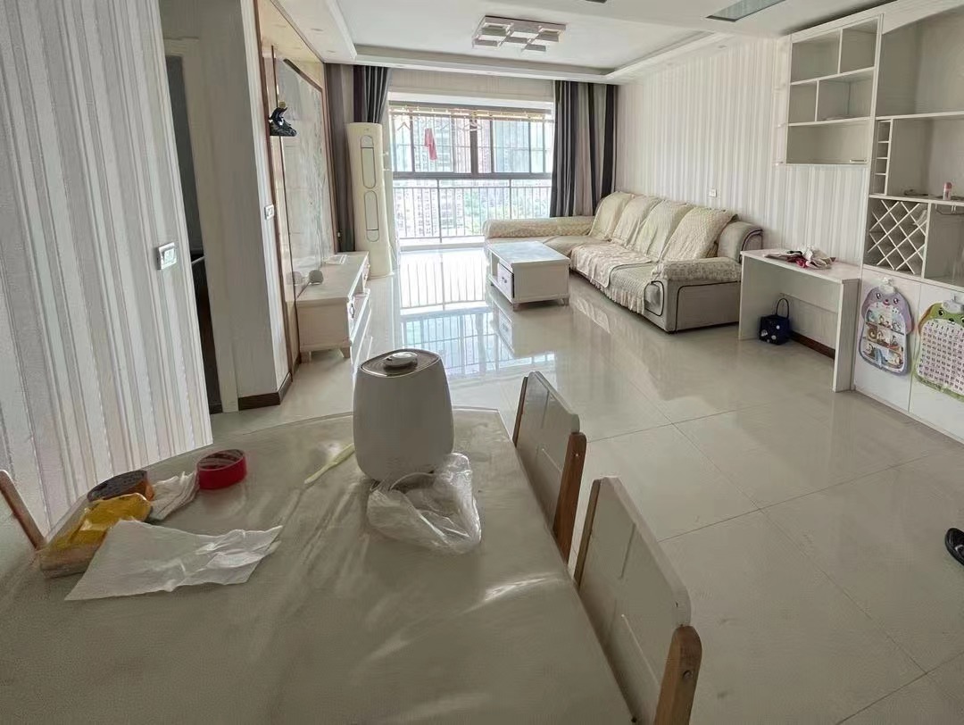 尹台公馆 红星美凯龙 旁 精装两房 中间楼层 出租