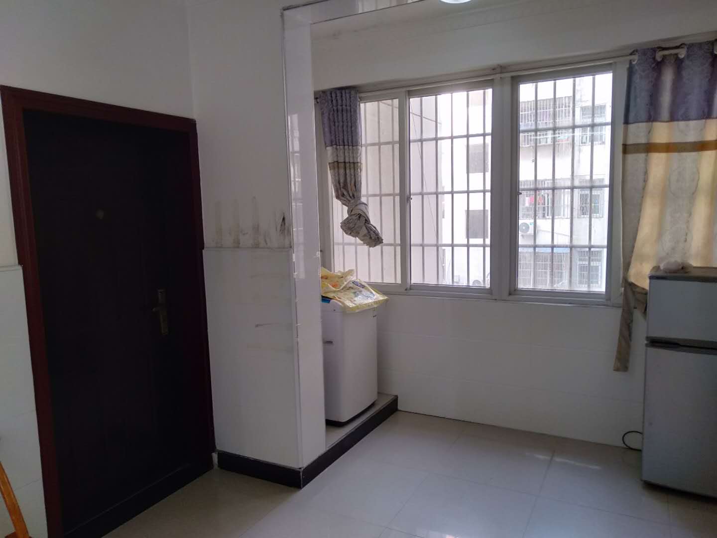 月亮湾附近梨园小区，步梯好楼层，装修好拎包入住!