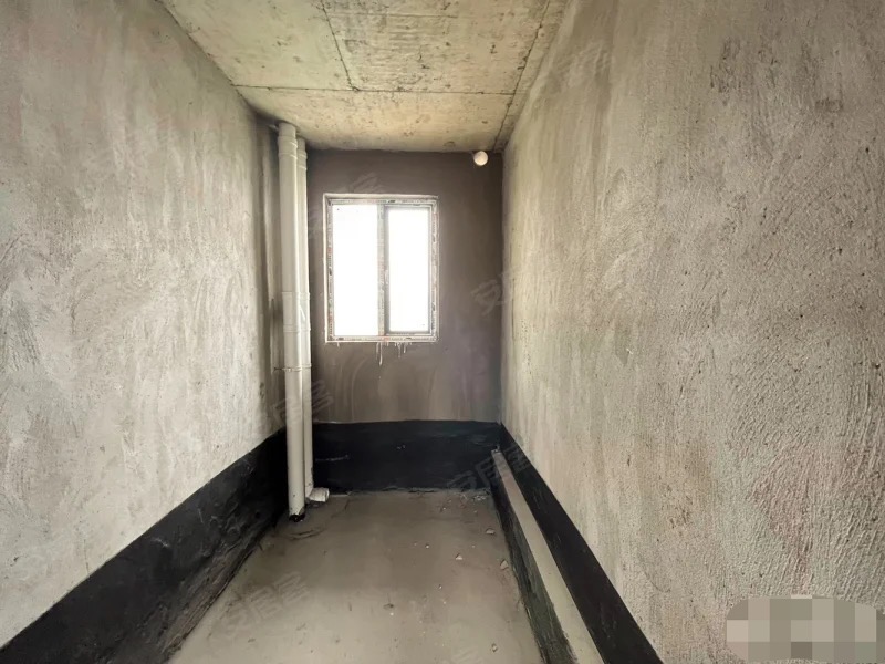 捡漏，新城壹号五期，边户，单价4500，精装3房2卫，双阳台，诚心出售