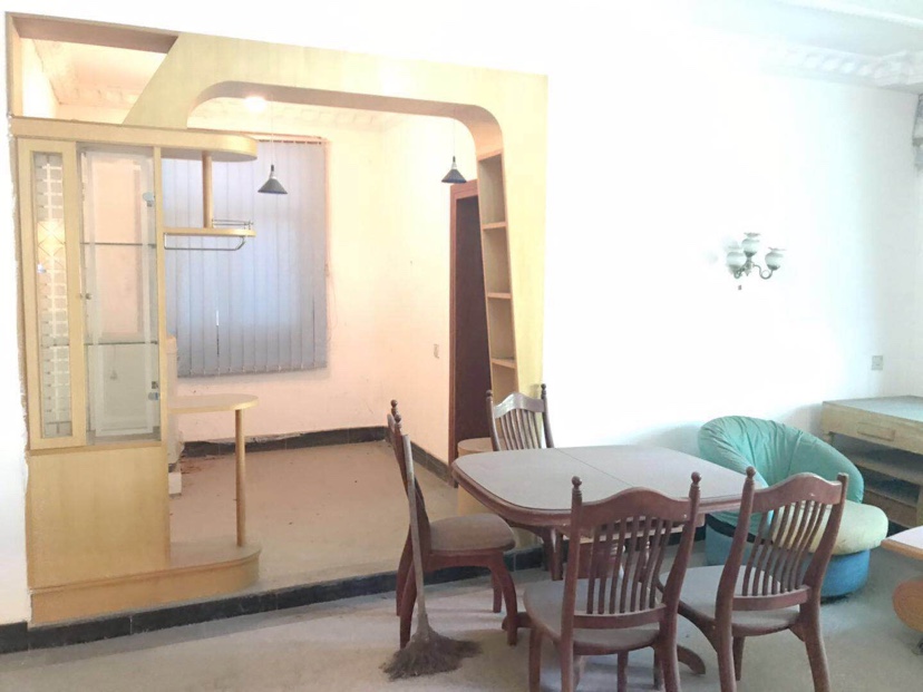 桃园小区三室两厅两位，步梯好楼层，