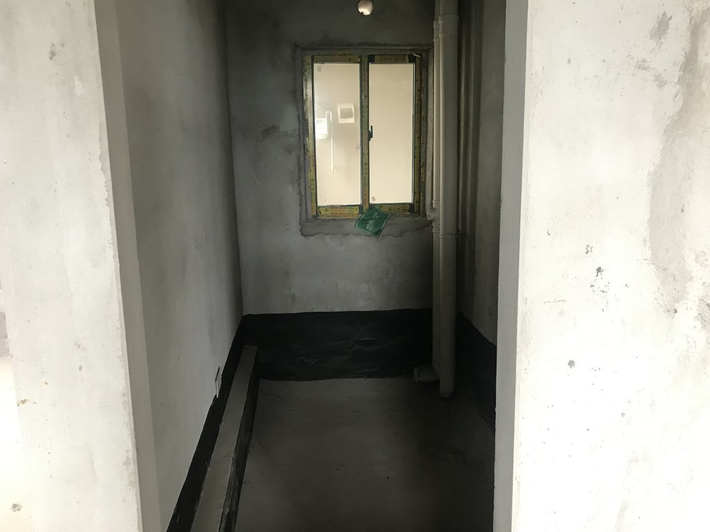 新城一号五期毛坯三房中间楼层送入户花园证件在手