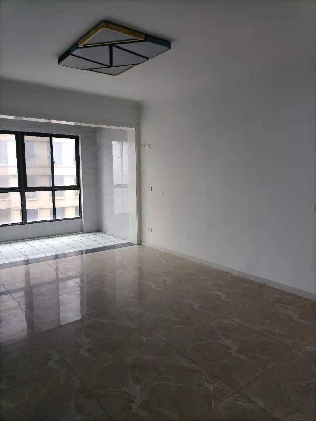 御台公馆证满两年，看房方便。精装修