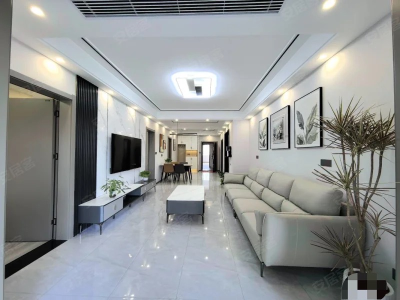 城南 ，南国明珠， 电梯10楼 ，精装三房二卫， 证满二年，捡漏