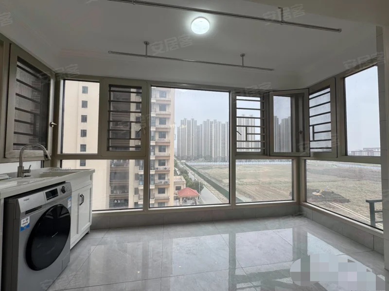 城南，荣怀，电梯小高层，一梯一户，精装3房2卫，9成新，好楼层，证满二