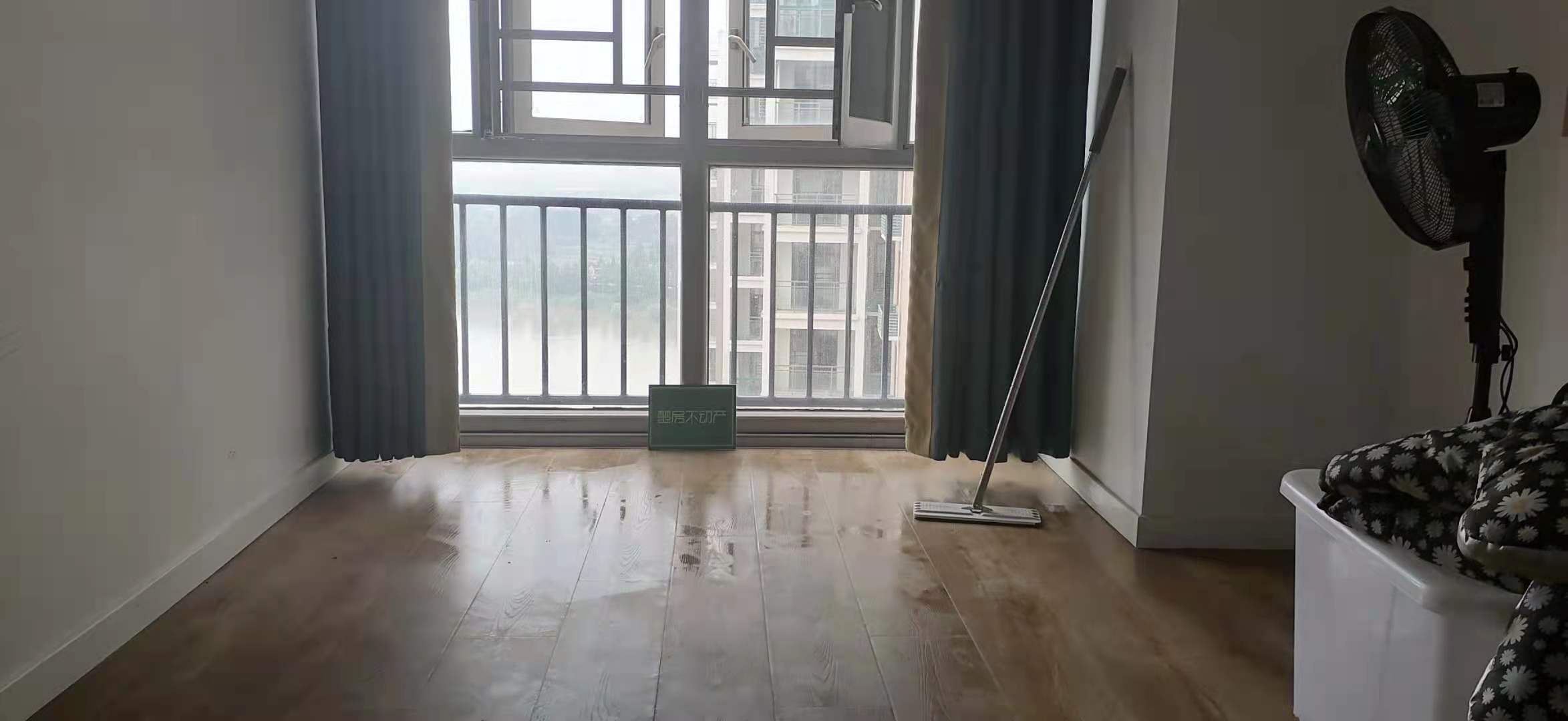 锦江国际精装电梯三房中高层诚心出售，看房方便