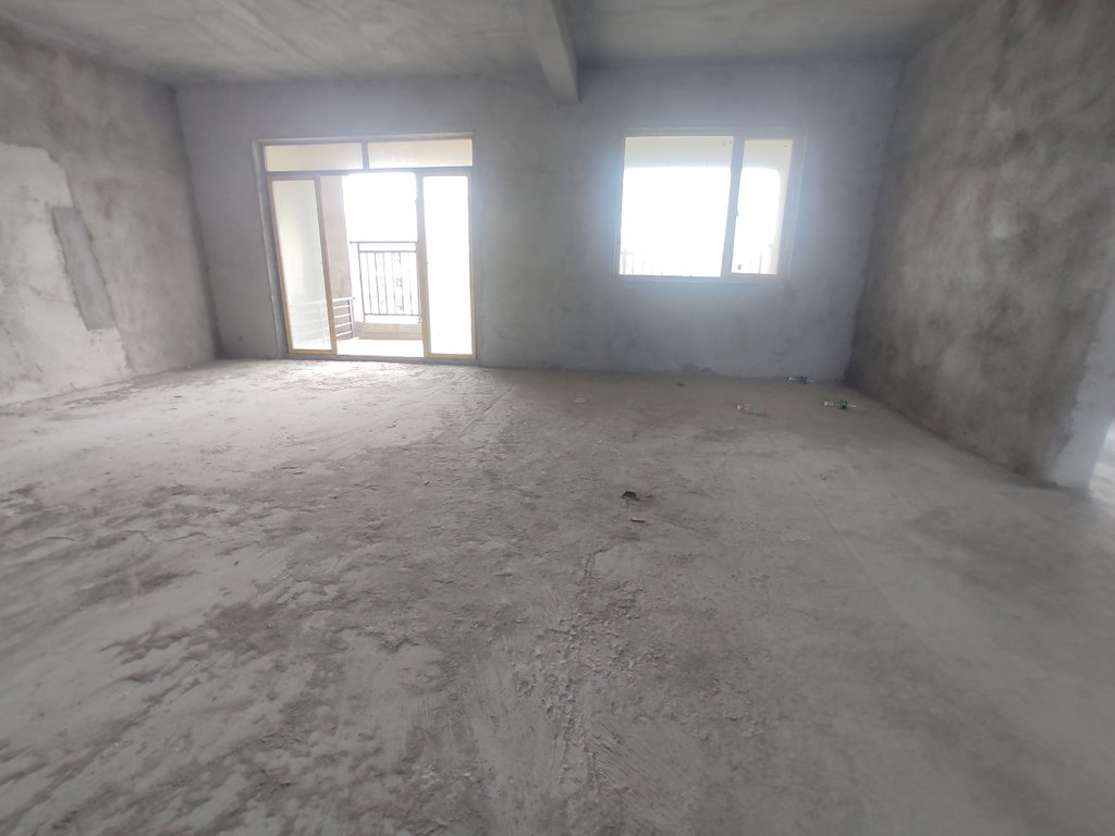 新城名都.毛坯三房边户.南北通透双阳台.看房方便