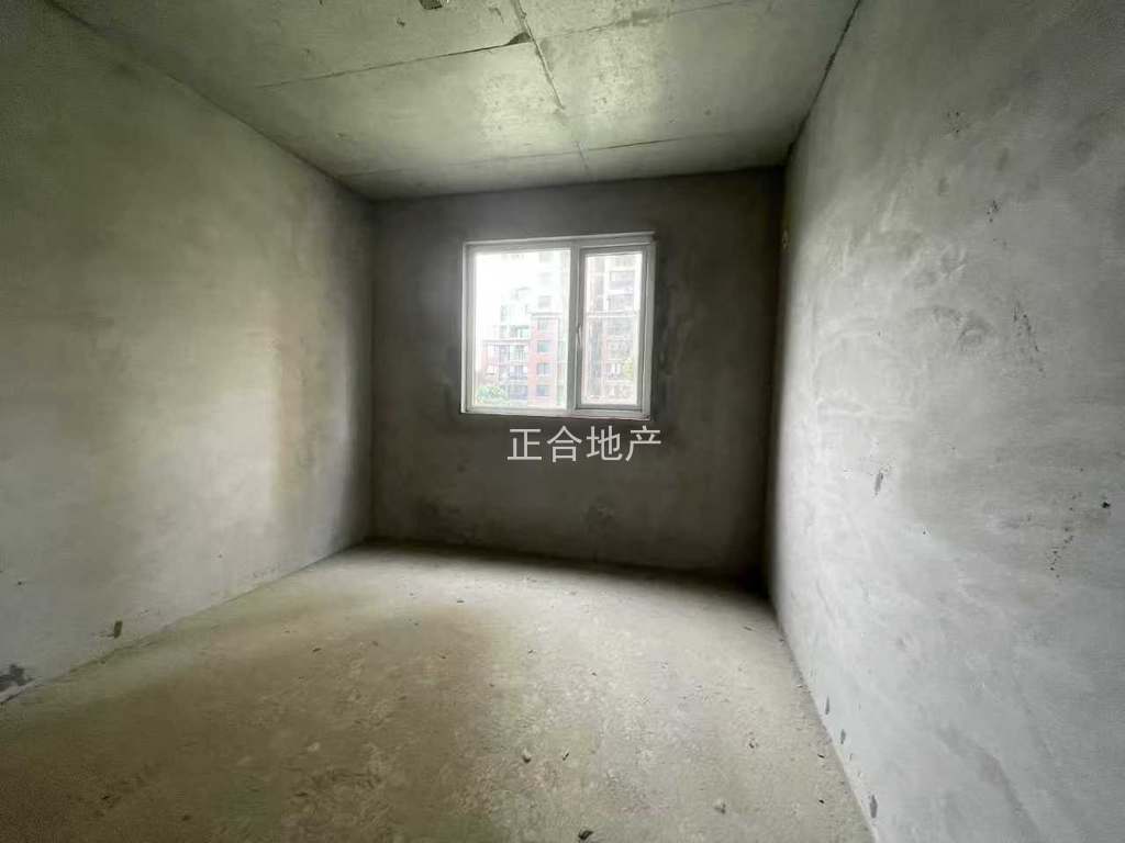 捡漏啦，满庭春，毛坯4房2卫，诚心卖，单价4200，新三中旁