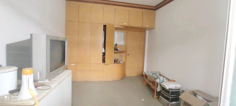 粮贸宿舍商城北门装修四房诚意出售