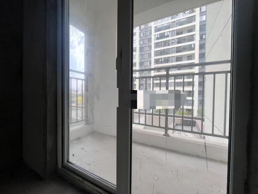 225，降价了，捡漏，蓝天花园，业主急卖！现房！小高层一梯一户南北双阳台，3开间朝南，