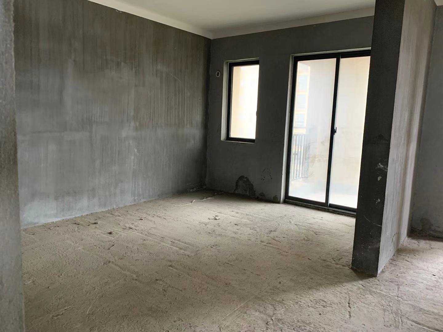 绿地华庭香格里拉毛坯房，价格美丽