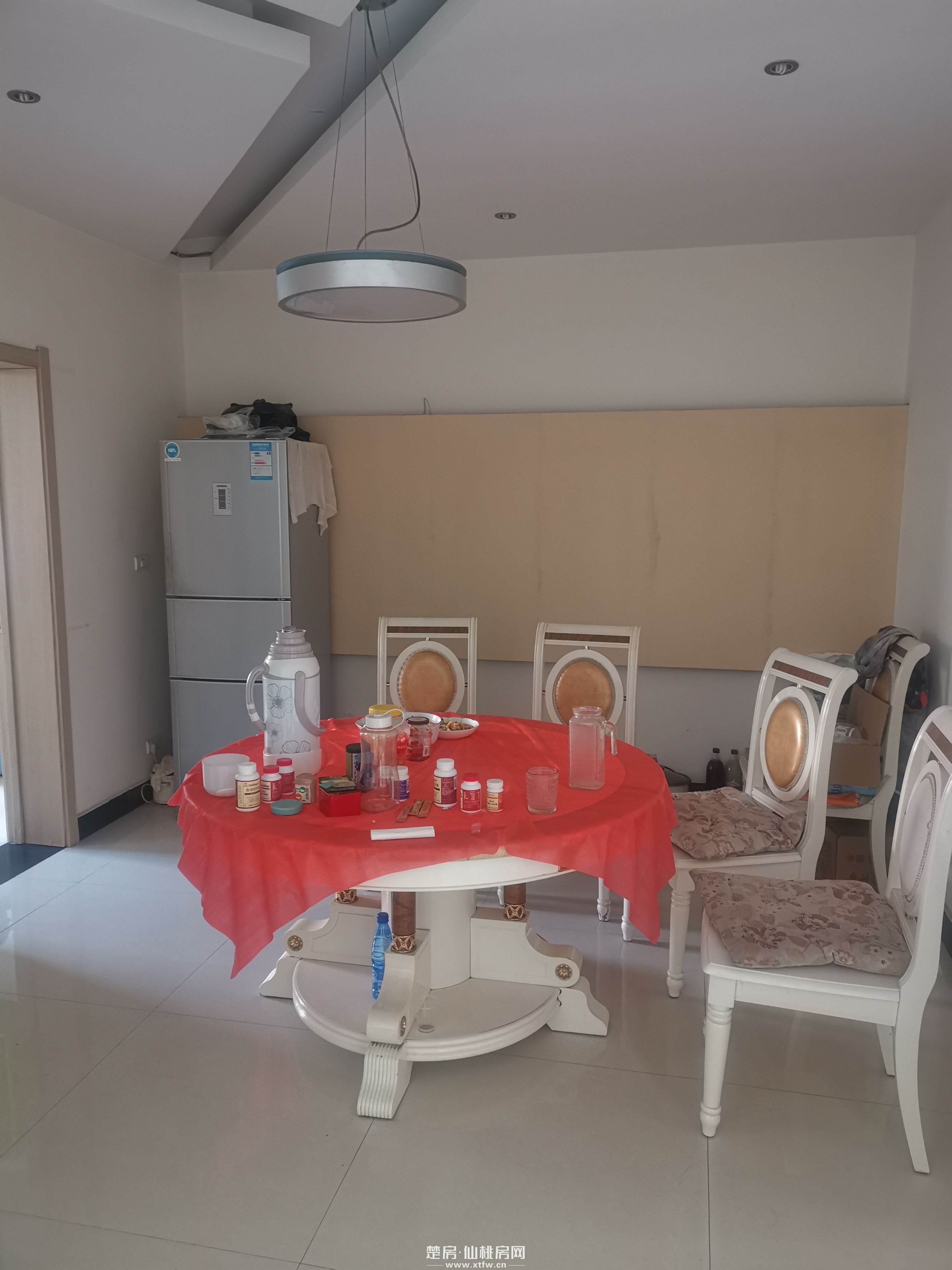 新一中附近精装修大三房家具家电全拎包入住楼层好证满两年个人诚心出售