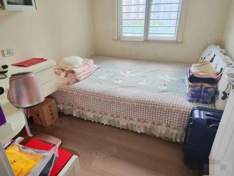 153，急售，沔阳公园旁，城南,，城市丽景，湖景房，精装大三房，9成新，7楼，证满二