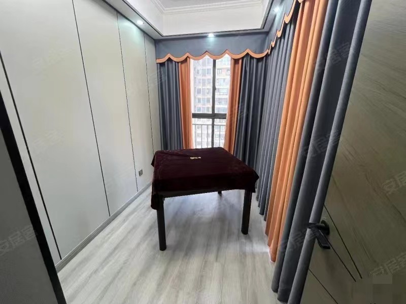 急售，城南沔街，精装四房，单价6300，队口元泰新三中，证满二，全屋中央空调东边户，好楼层