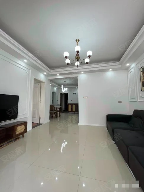 城南，元泰未来城A区，电梯20楼，精装三房两卫，成色新，拎包入住