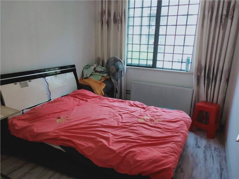 绿地华庭，精装大三房，小区环境好，绿化好，成色新！欢迎看房