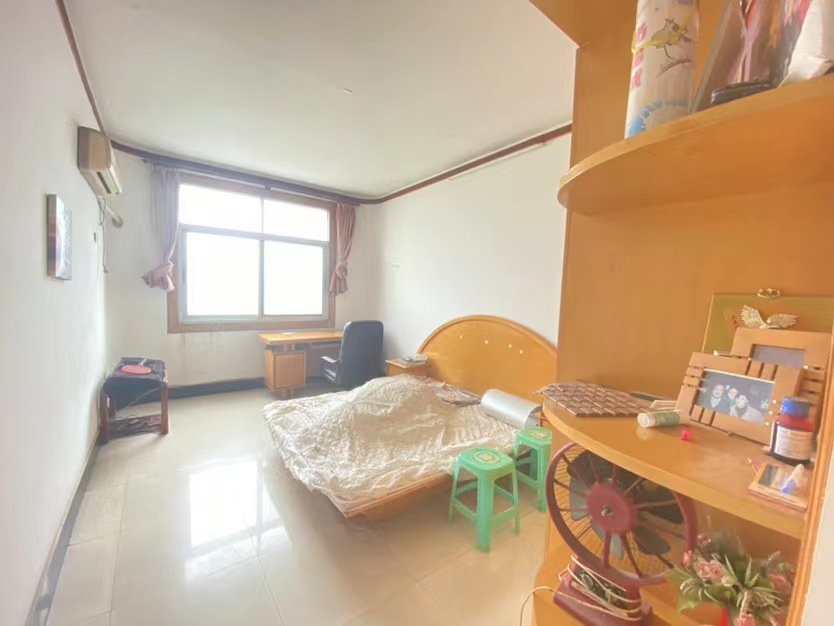 昌盛菜场旁.电力宿舍.精装三房两厅两卫.证件满二.看房方便