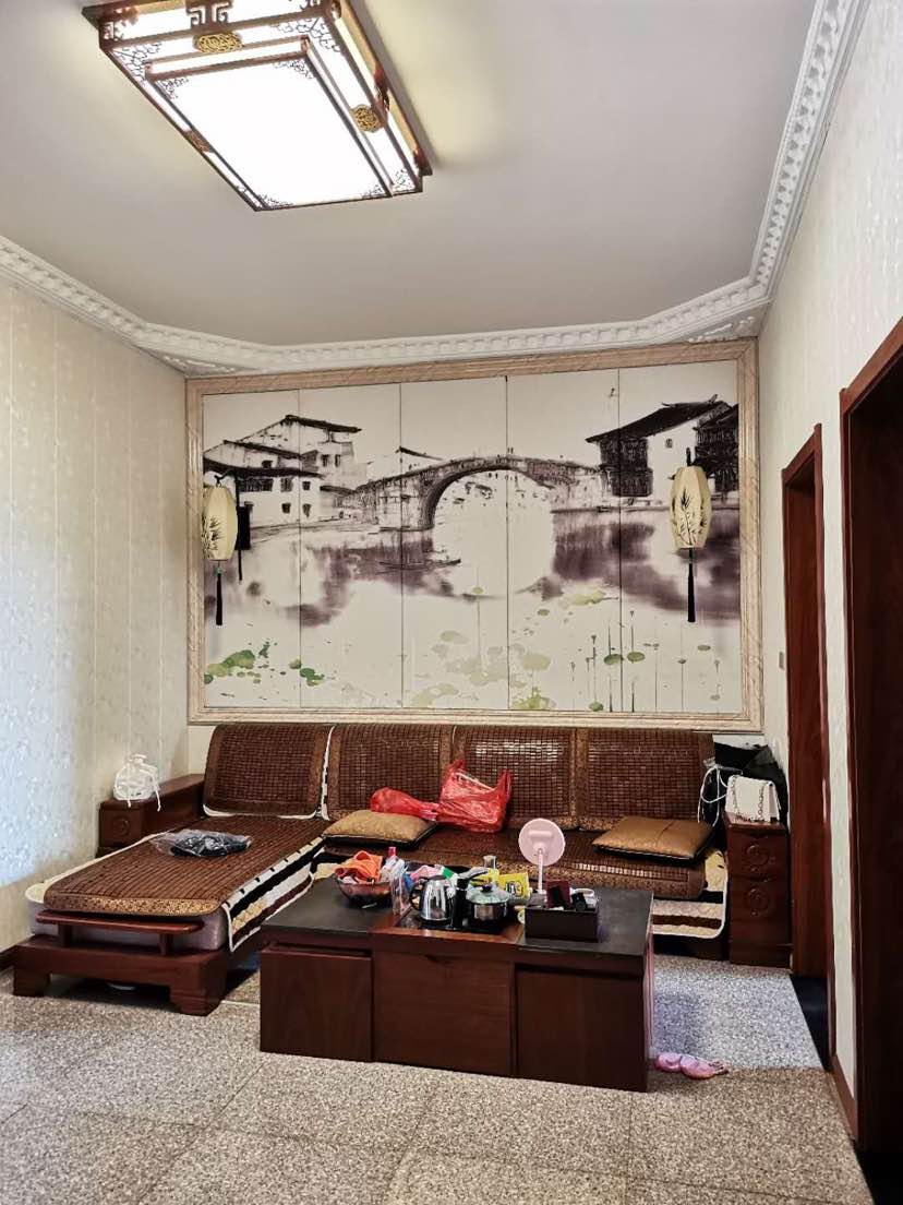 仙源 旁装修三房，陪读不错选择，证件满二，送1楼20平地下室