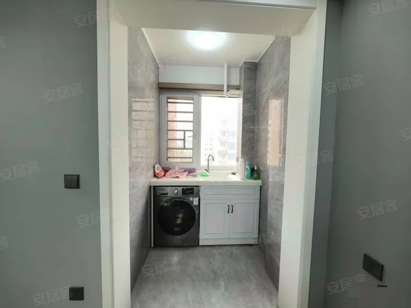 315？城南，荣怀，电梯‬中间楼层，精装2房，全‮中屋‬央空调，装修9.9成新，基‮未本‬住，证满二