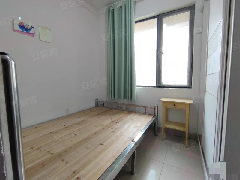 吾悦旁，荣怀61平，边户经典两房，两梯四户，小高层南北双阳台，证满二