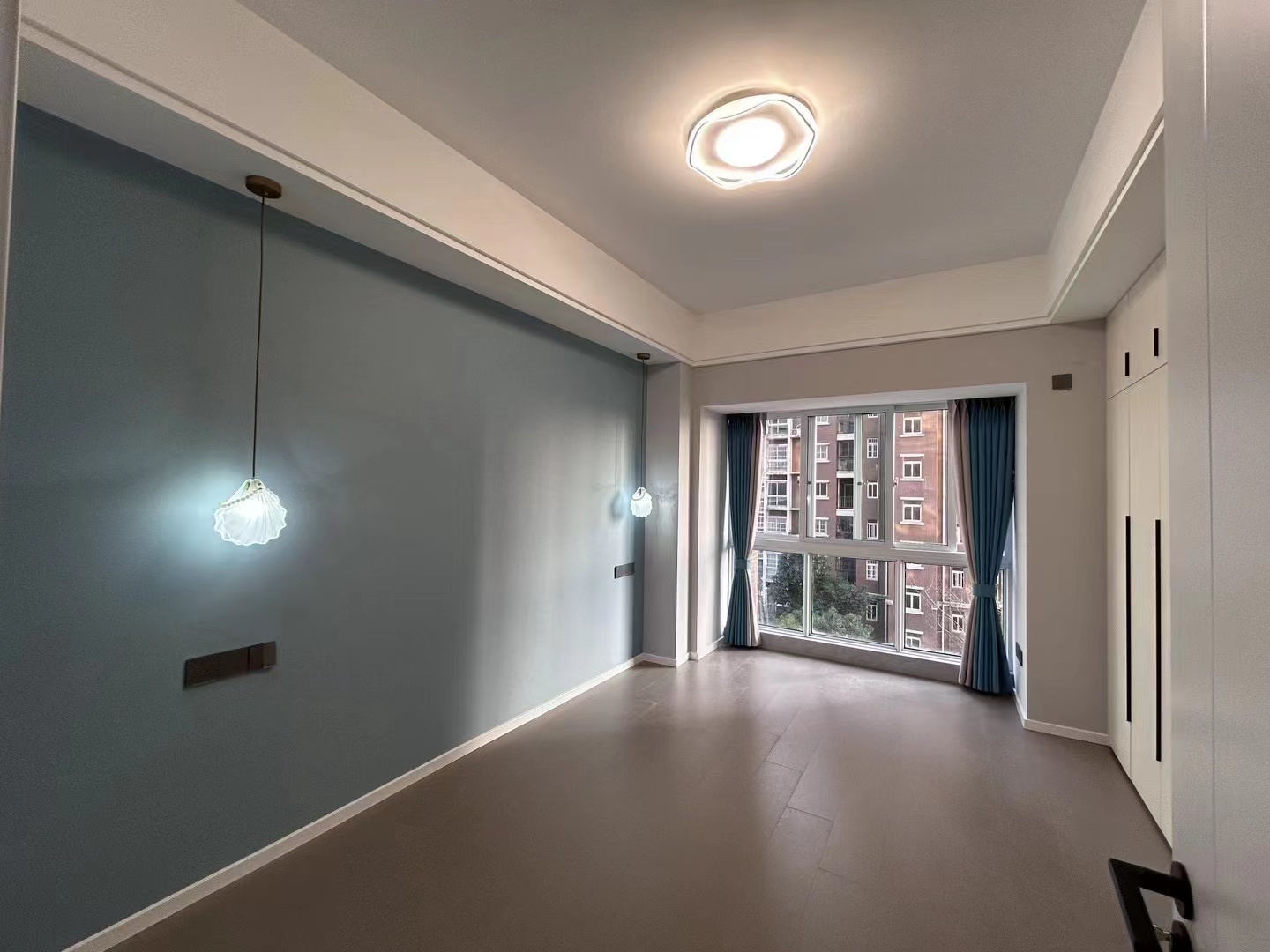 降价了，急售，精装三房，南北通透，一天未住，采光好，家电齐全