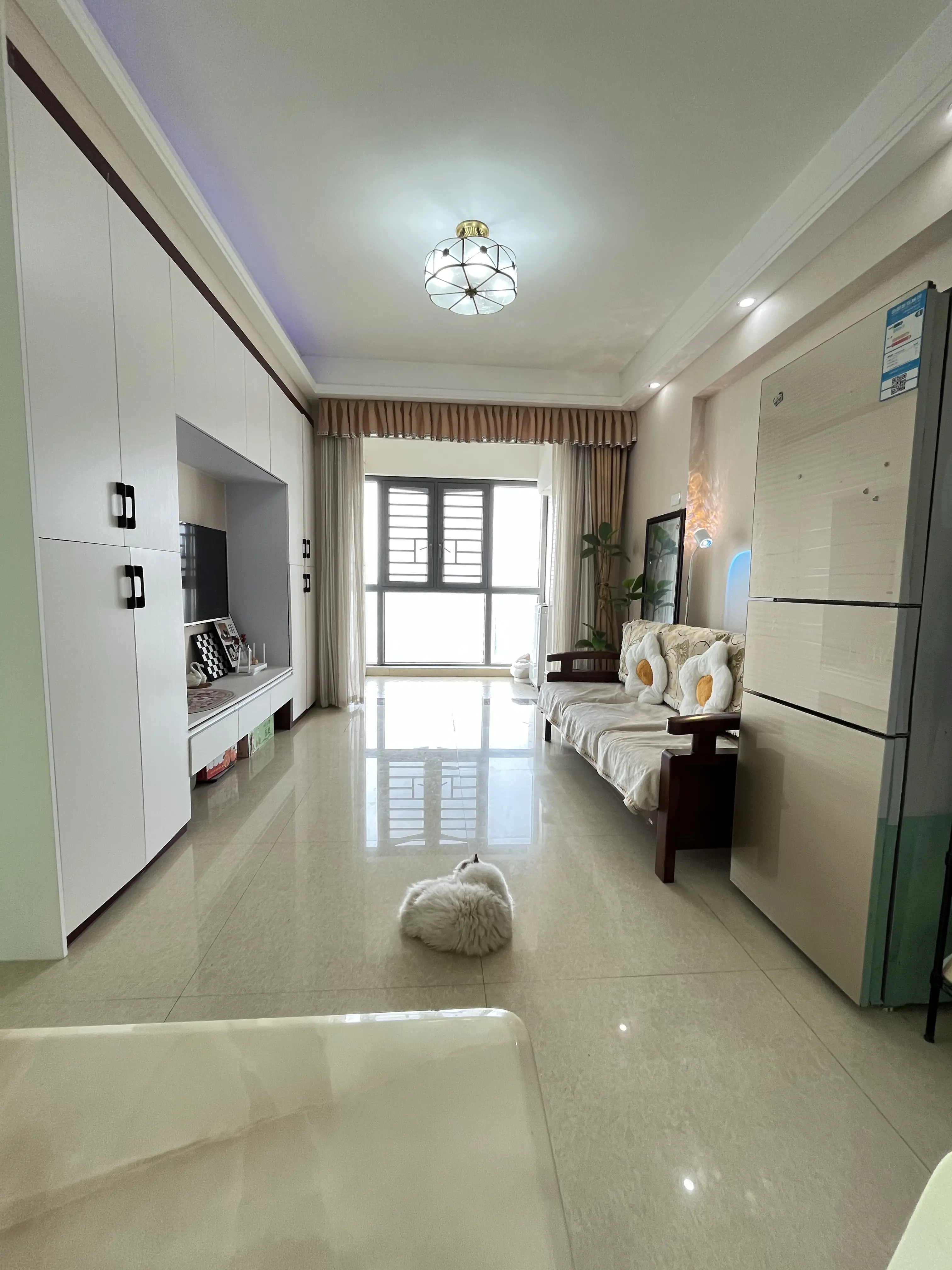 新天地国际花园2室2厅1卫精装修拎包即住！楼下就是新天地商业，居家的理想选择！