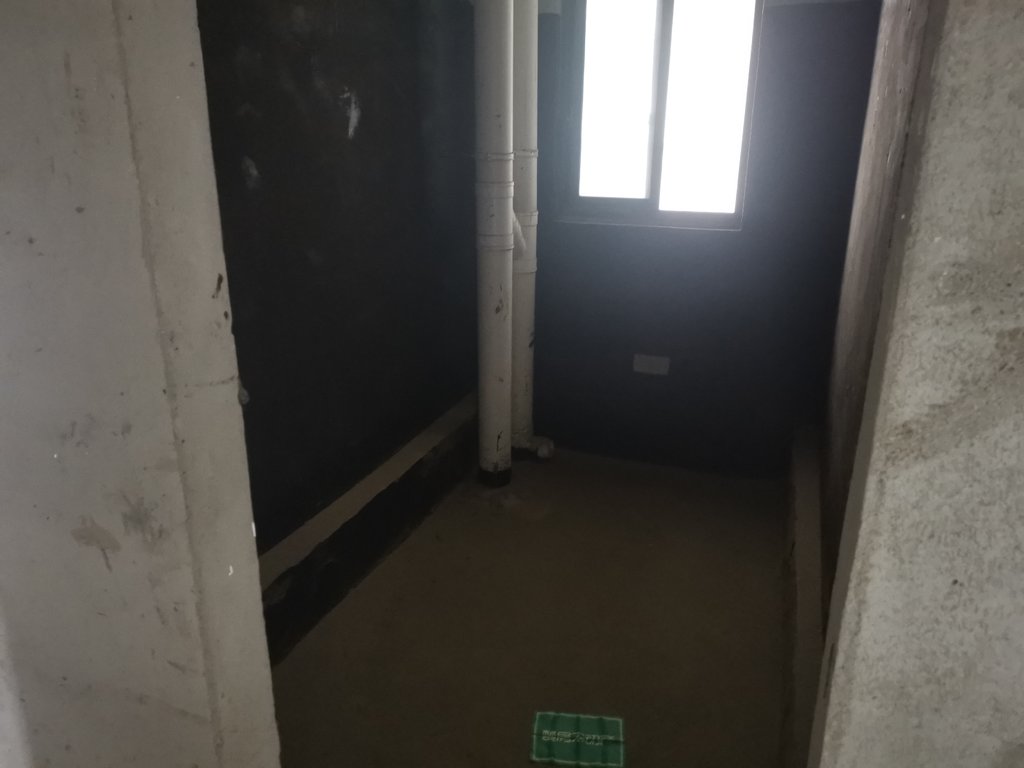 时代广场，新车站对面，毛坯大三房，送入户花园，高楼层，采光视野好，看房方便