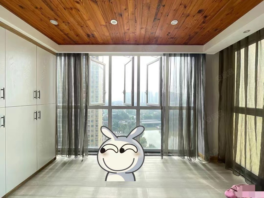 湖景房，仙女湖畔，精装大四房，全屋地暖，品牌装修，东边户