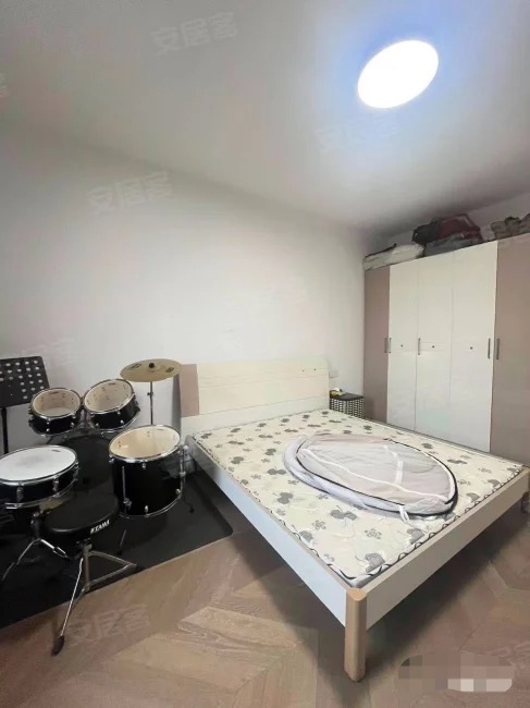 235，德政园，全屋暖气片，步梯天花板，全屋品牌家电家私，有院子停车，老证