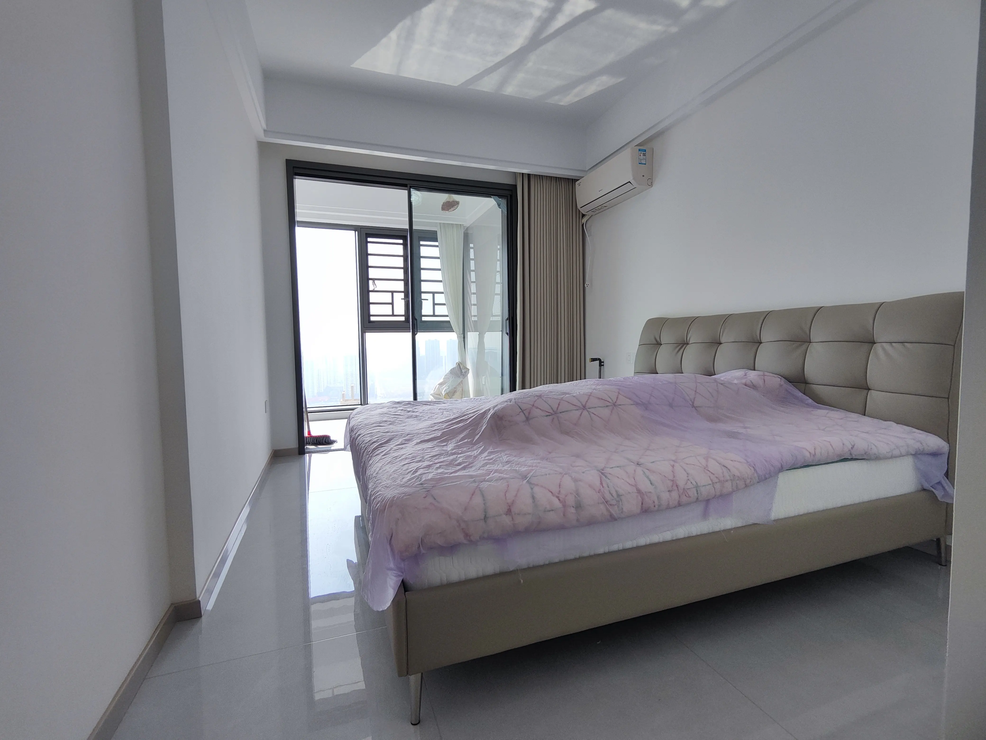 南国名珠4房2厅2卫全新精装修保养完好中高楼层优价出售