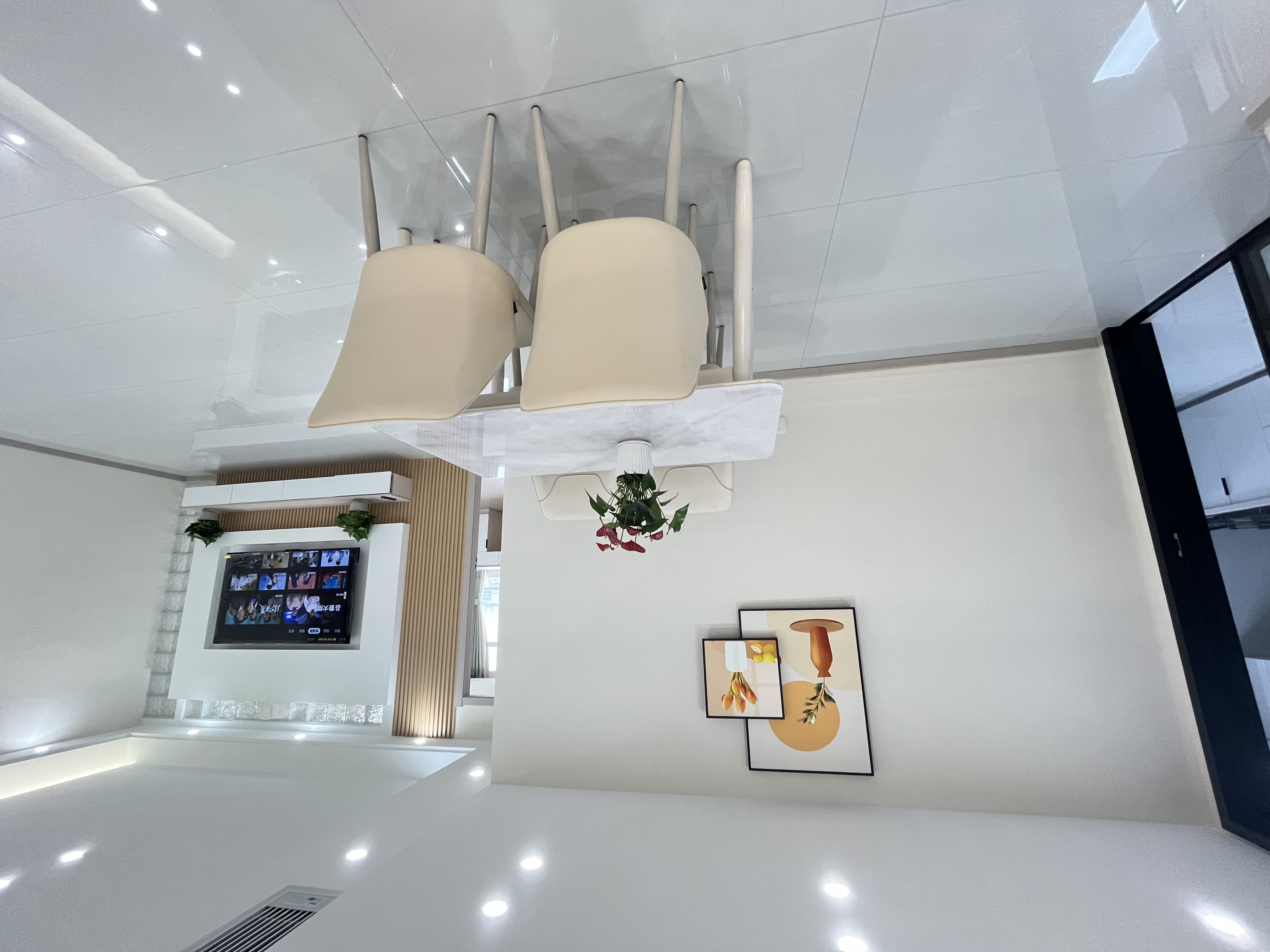 仙桃‮城商‬旁，全新装修3房​，三中，实验‮学小‬队口​，电梯11楼，手付1W带走