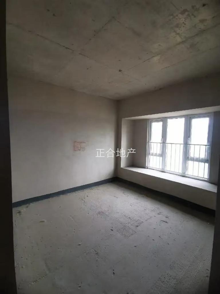 城南，碧桂园，单价5200，毛坯四房，电梯好楼层10楼，证满二，大阳台