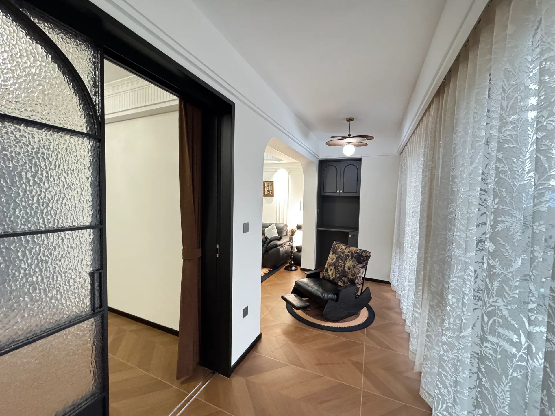 城南，金科，精装三房两卫，三中三小，全新装修，拎包入住！证满二